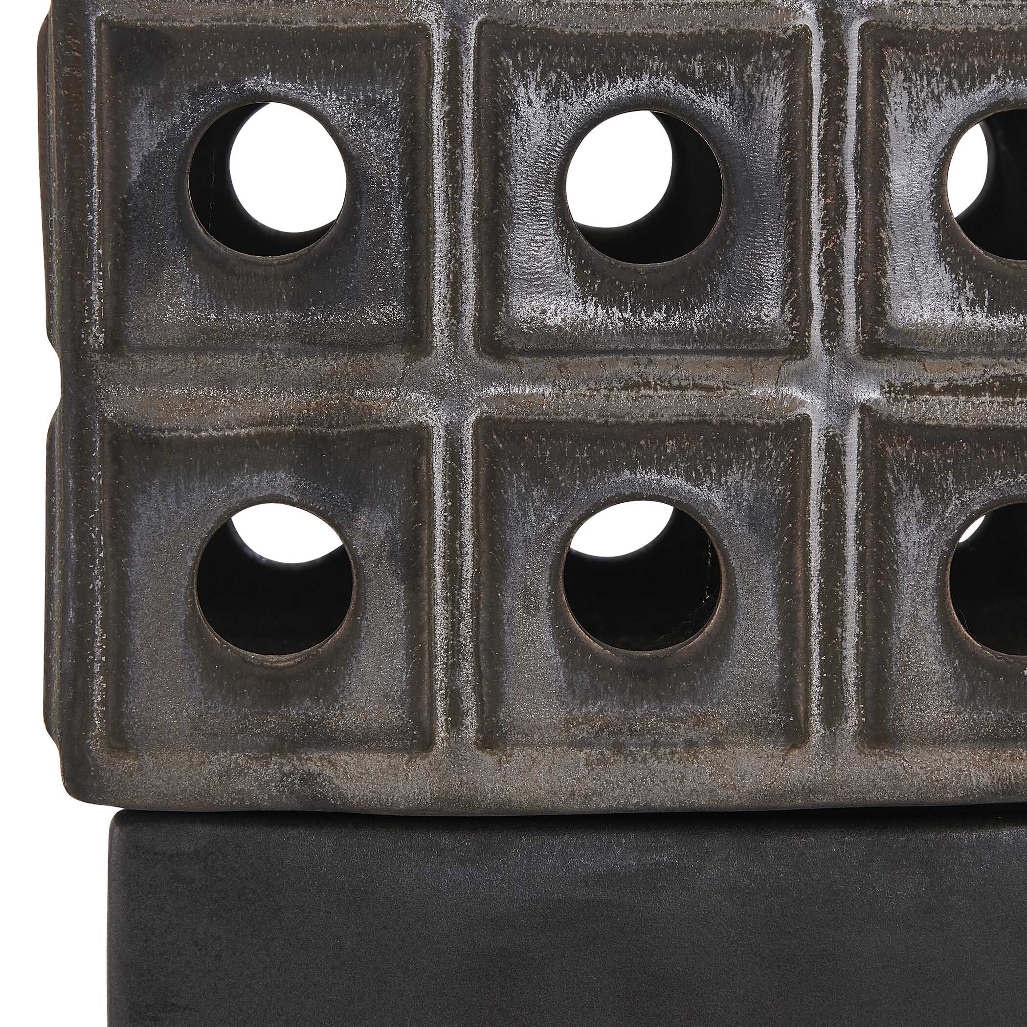 18322