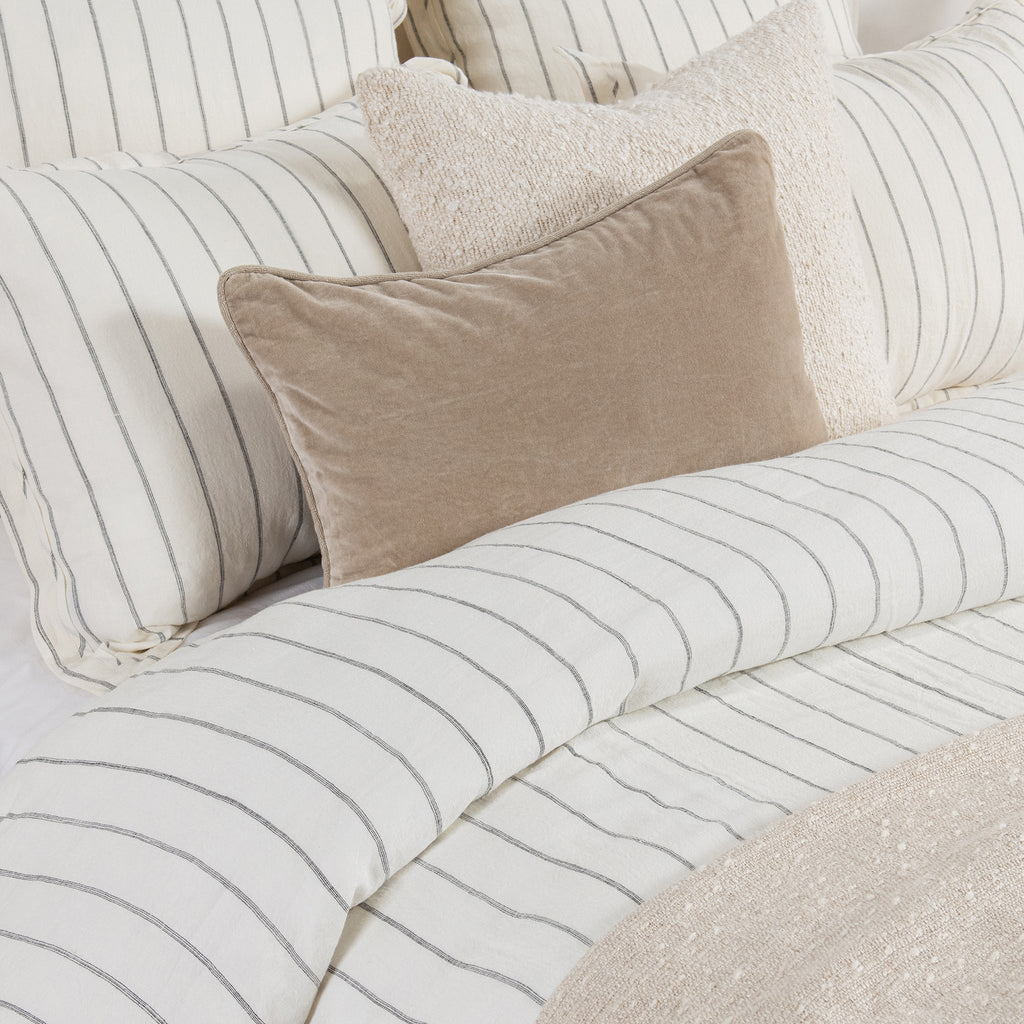 V032758